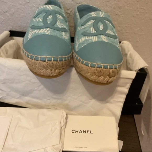 CHANEL Espadrilles New in Box - Picture 3 of 6